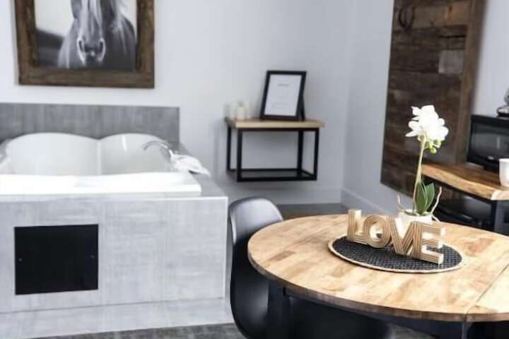 Deluxe Suite (4 of 9)