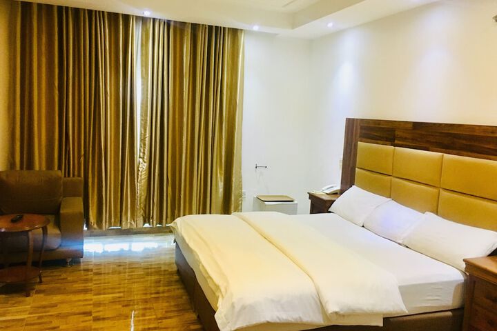 Room 22 of 38