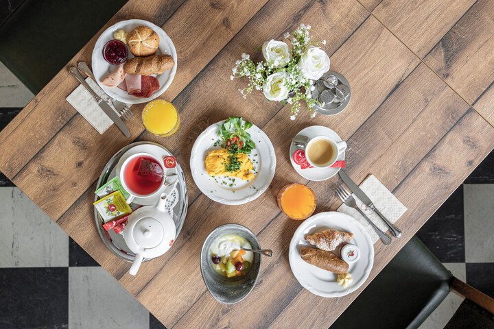 Breakfast/Coffee Service 81 of 155