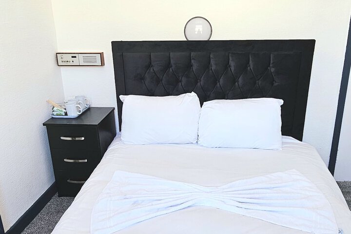 Room 9 of 80