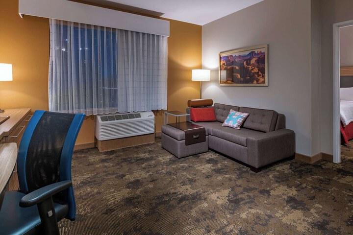 Room 8 of 25