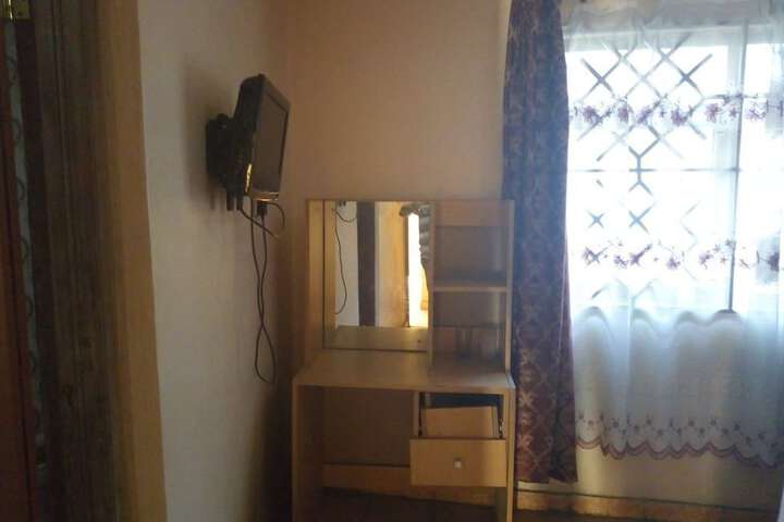 Room 10 of 14