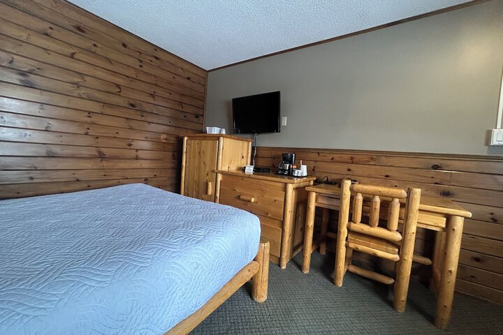 Room 4 of 18