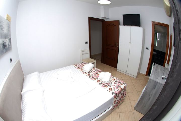 Room 6 of 131