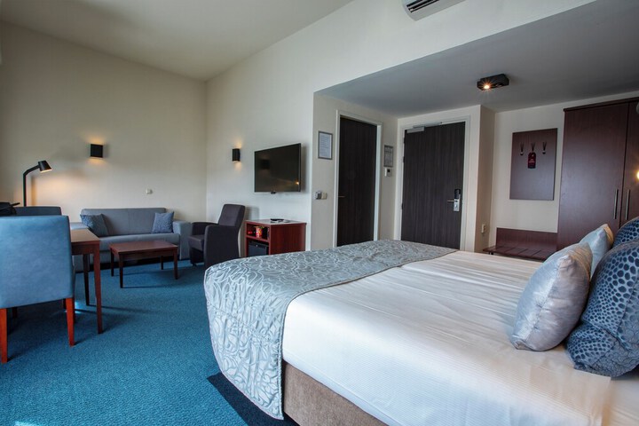 Room 16 of 40