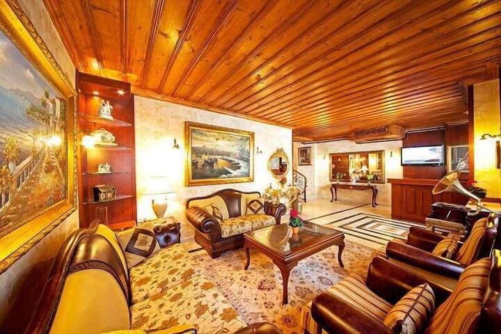 Entrance & Lobby