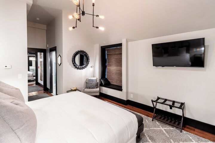 Room 4 of 35