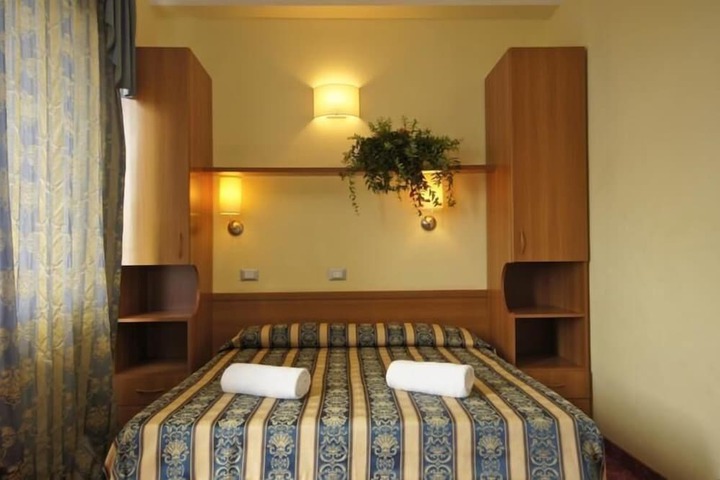 Room 6 of 78