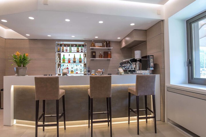Lounge 148 of 173