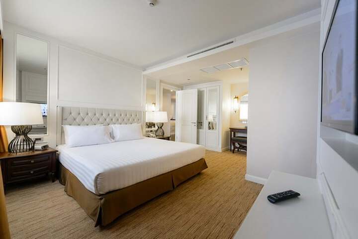 Room 8 of 79
