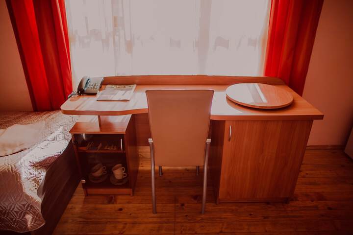Room 8 of 90