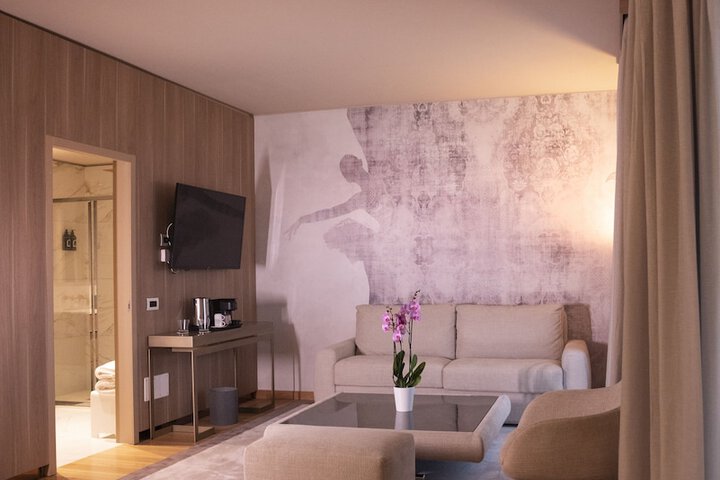 Room 29 of 34