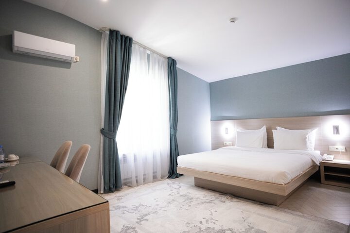 Room 7 of 25