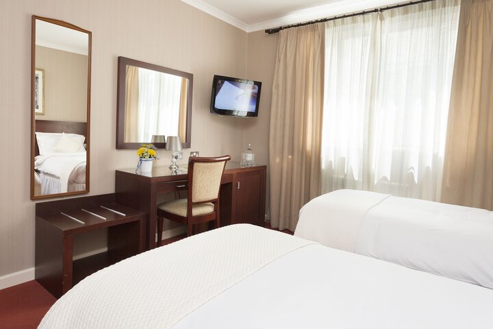 Room 3 of 79