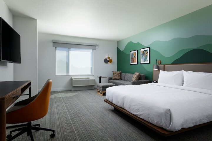 Room 8 of 34