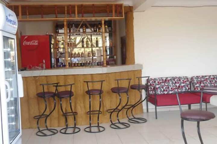 Lounge 13 of 24