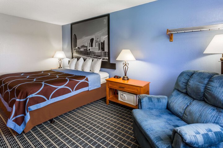 1 Queen Bed (2 of 12)