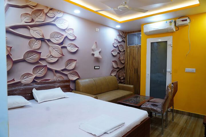 Room 4 of 17