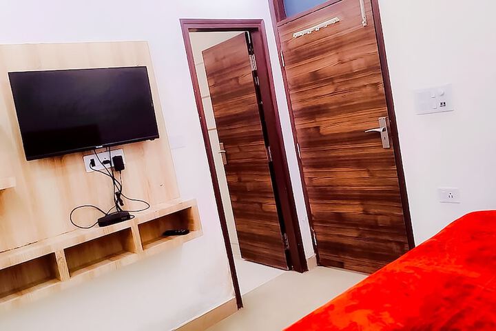 Room 7 of 19