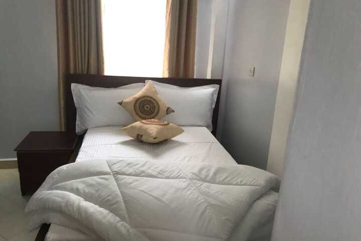 Room 13 of 36
