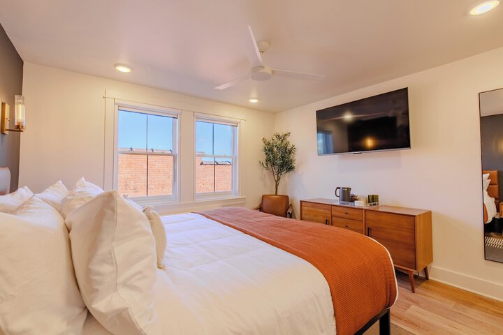 Room 19 of 34
