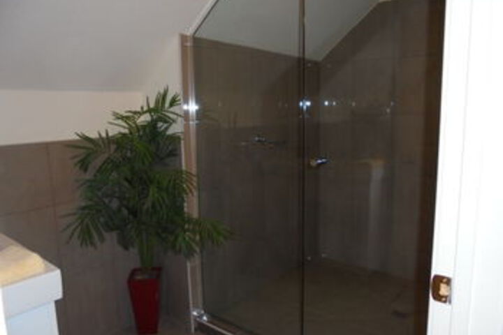 Room 4 of 25