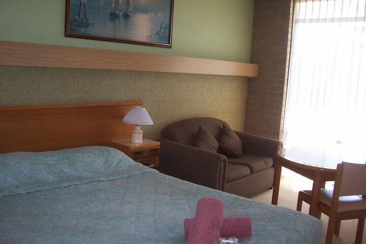 Room 10 of 24