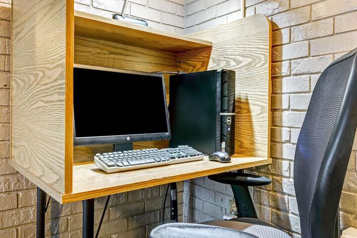 Business Center 14 of 15