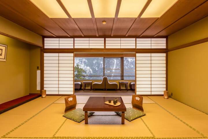 Room 12 of 43