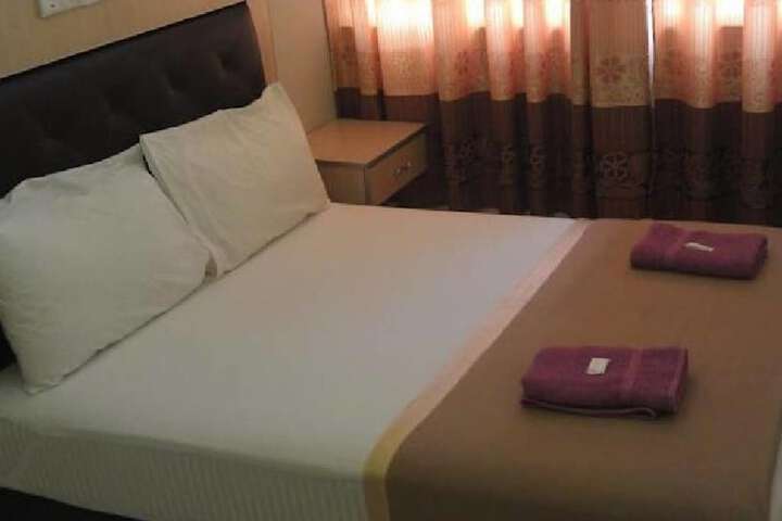 Room 4 of 32