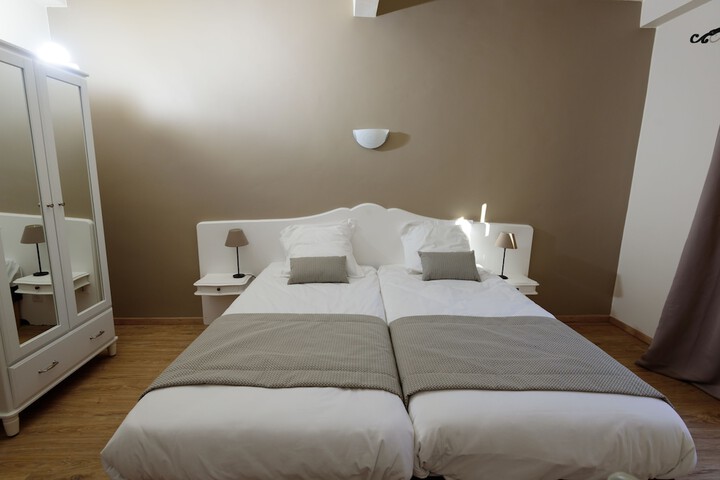 Room 8 of 70