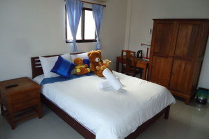 Room 7 of 14