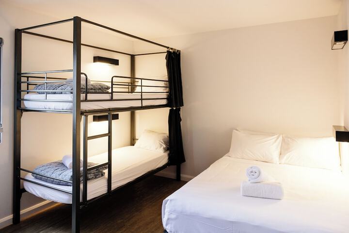 Room 34 of 61