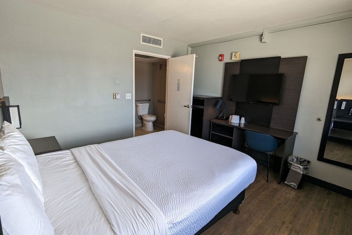 Room 50 of 99
