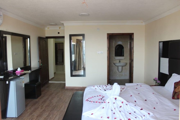 Room 10 of 36