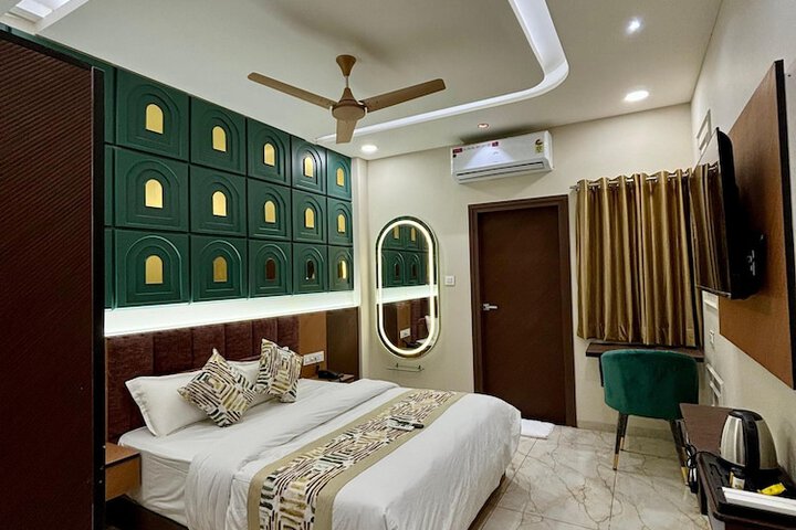 Room 15 of 19