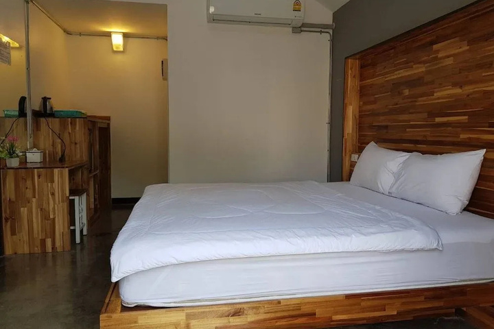 Room 4 of 13