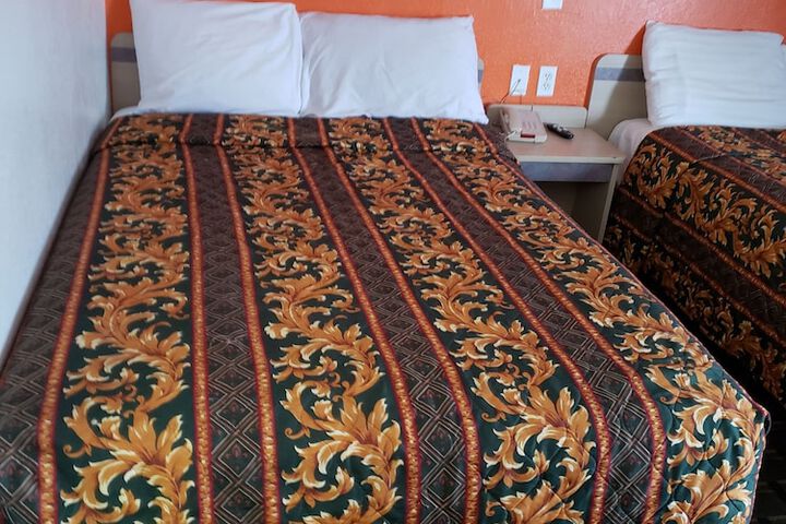 2 Double Beds (8 of 10)