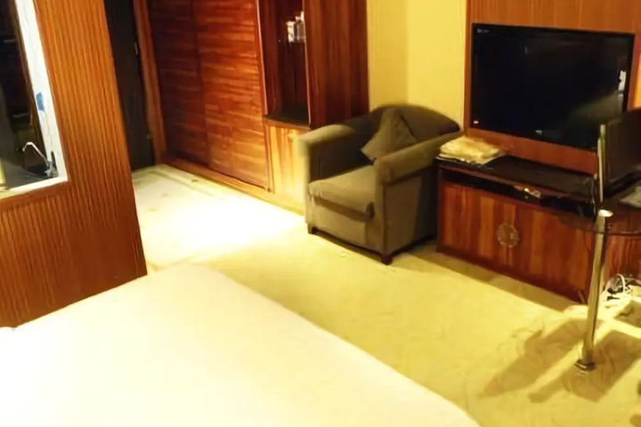 Room 3 of 10