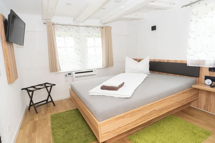 Room 16 of 27