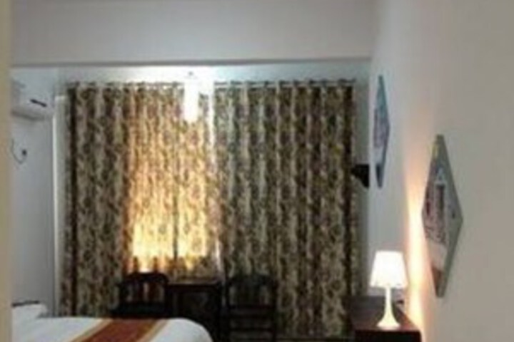 Room 12 of 18