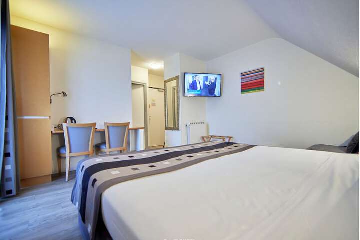 Room 9 of 13