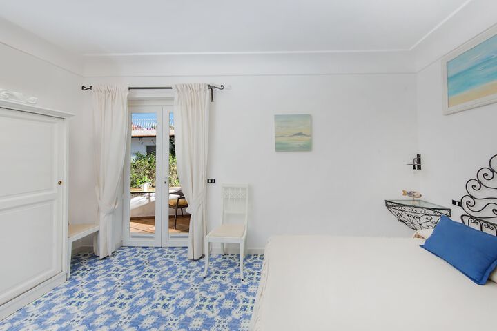 Room 4 of 35