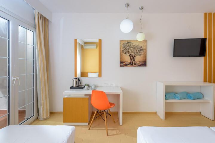 Room 32 of 73
