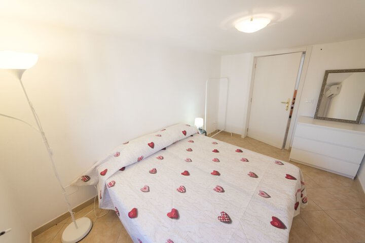 Room 8 of 13