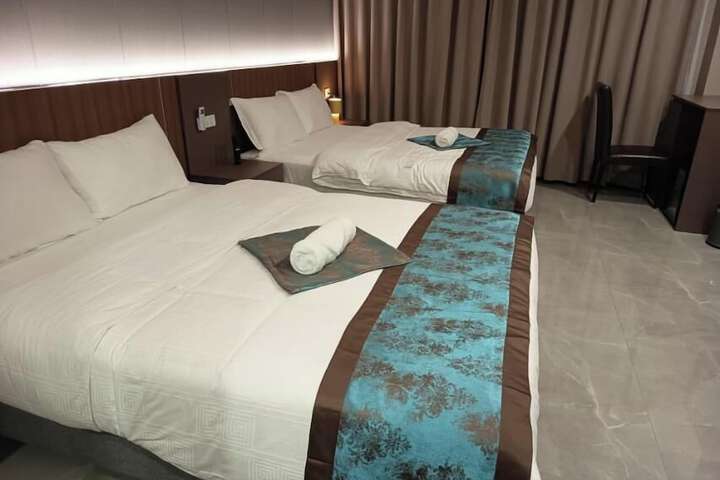 Room 25 of 39