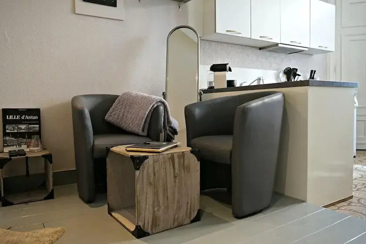 Room 6 of 15