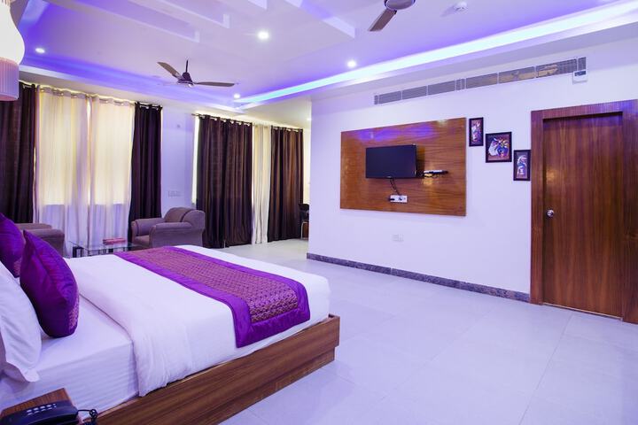 Room 12 of 17