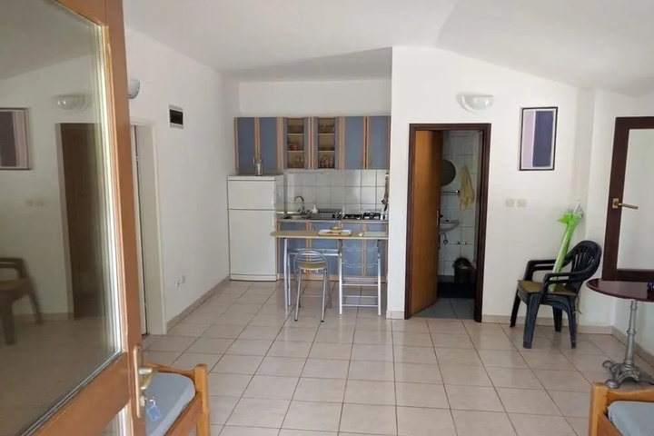 Room 2 of 9