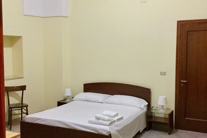 Room 11 of 19